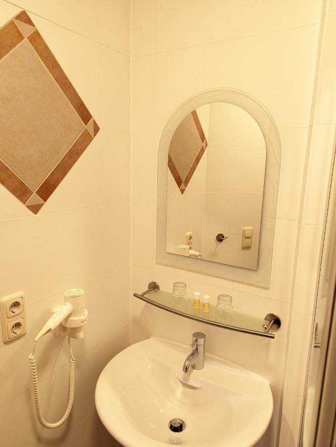 Paga - Parkgaststaette Hotel Ehrenburg Ngoại thất bức ảnh
