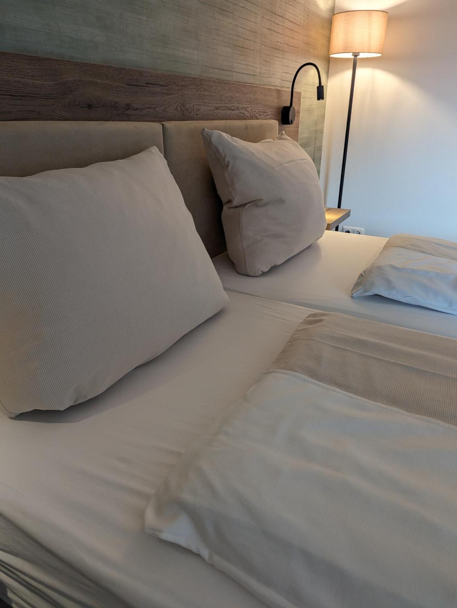 Paga - Parkgaststaette Hotel Ehrenburg Ngoại thất bức ảnh
