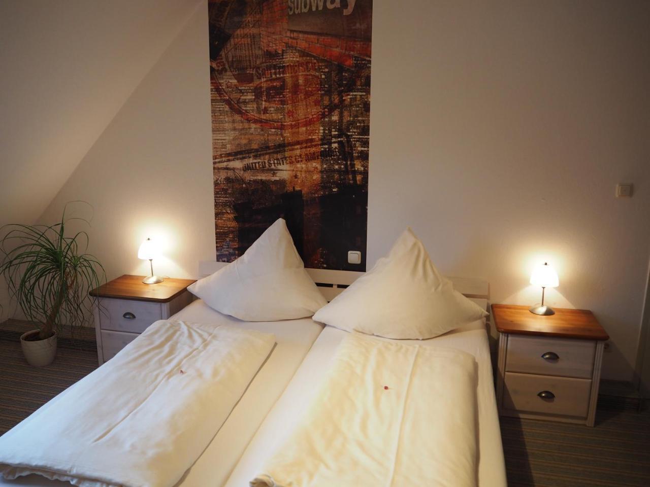 Paga - Parkgaststaette Hotel Ehrenburg Ngoại thất bức ảnh